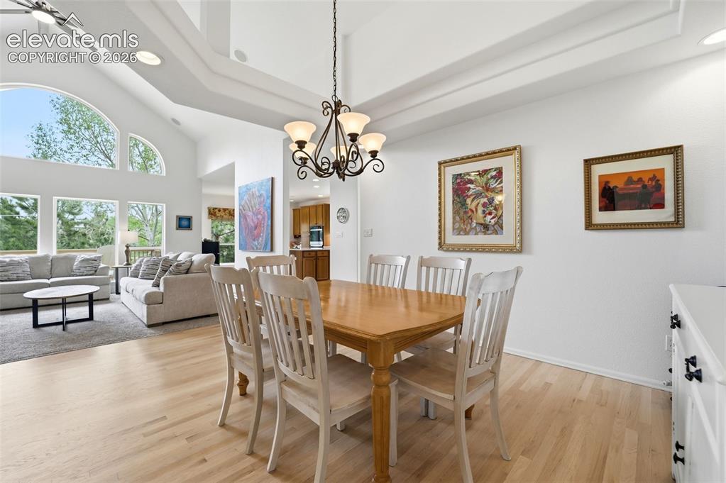 Image 7 of 42: Dining Area