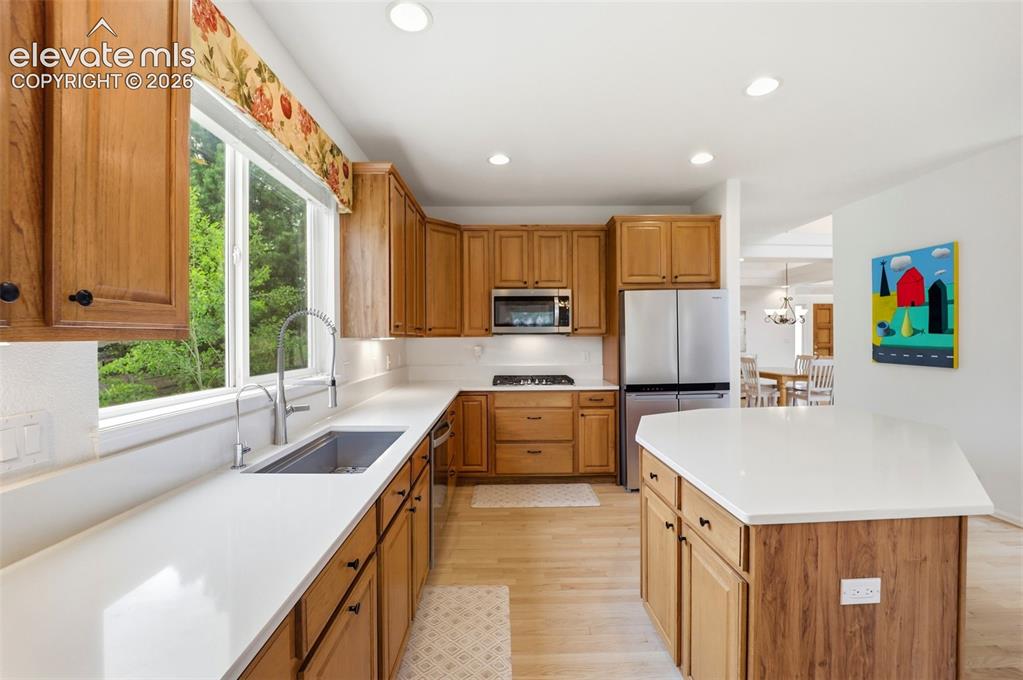 Image 9 of 42: Kitchen