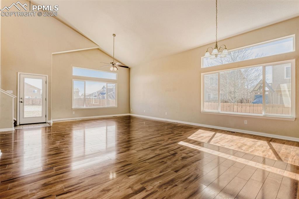 Image 10 of 31: Living Room