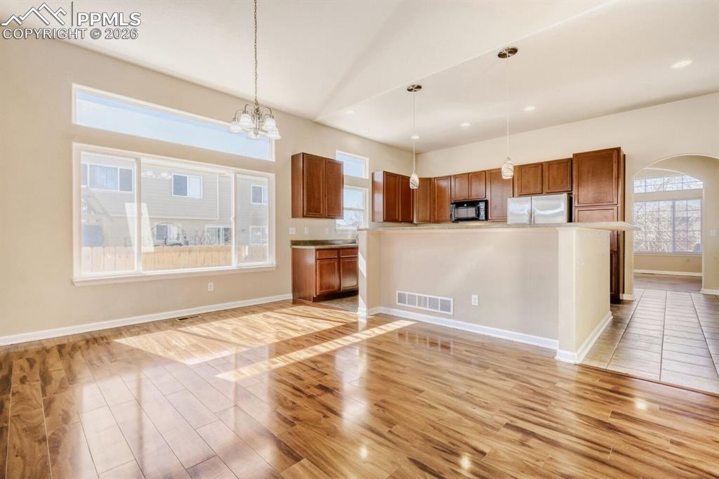 Image 11 of 31: Kitchen