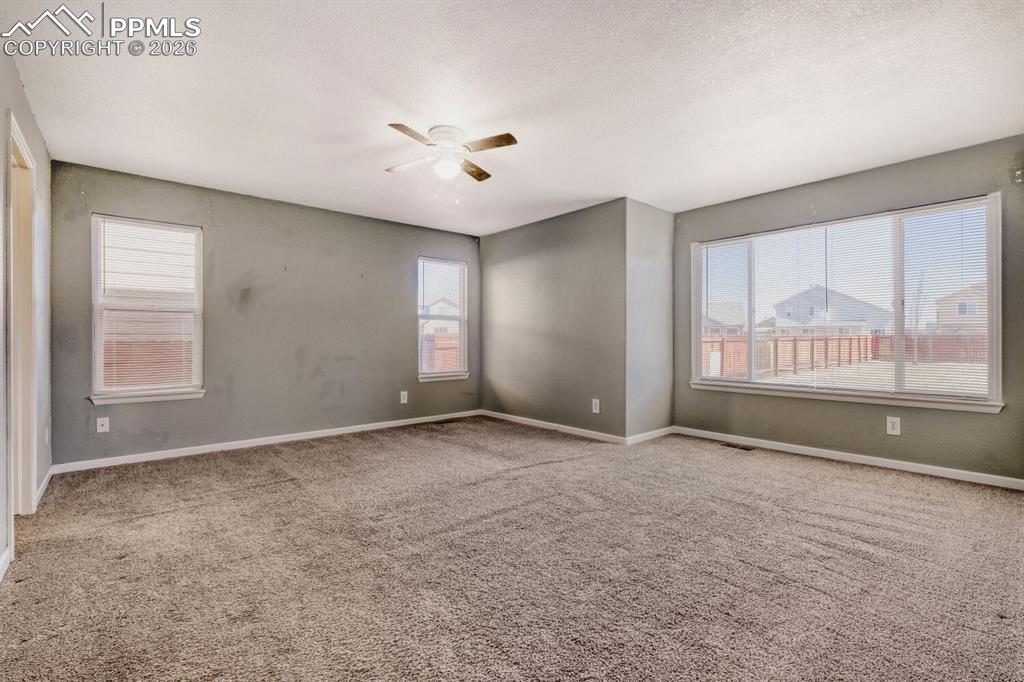 Image 15 of 31: Bedroom