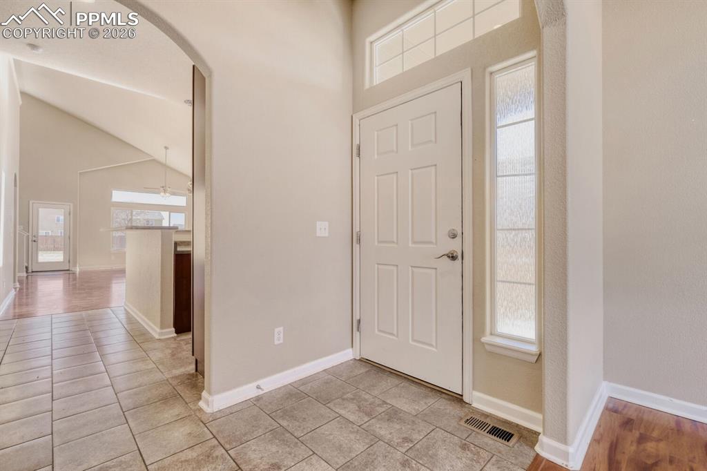 Image 18 of 31: Entry