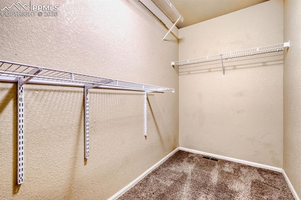 Image 25 of 31: Closet