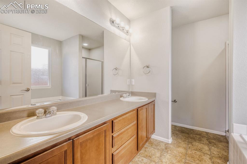 Image 26 of 31: Bathroom