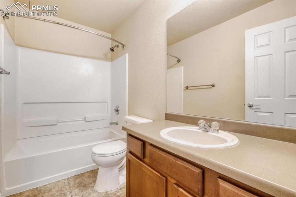 Image 28 of 31: Bathroom