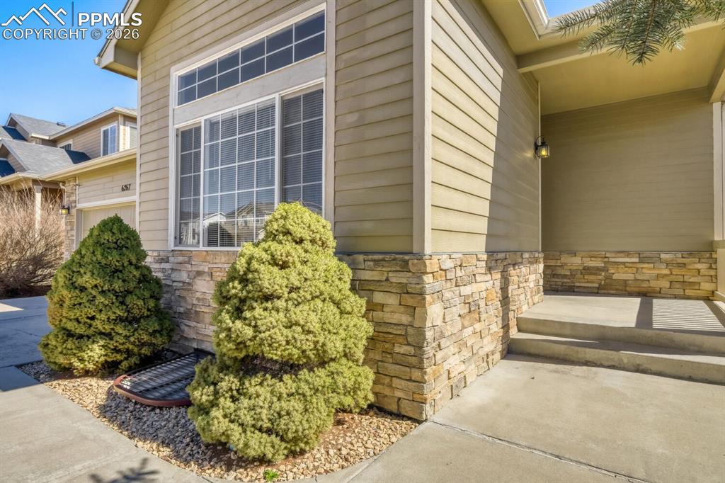 Image 3 of 31: Entry