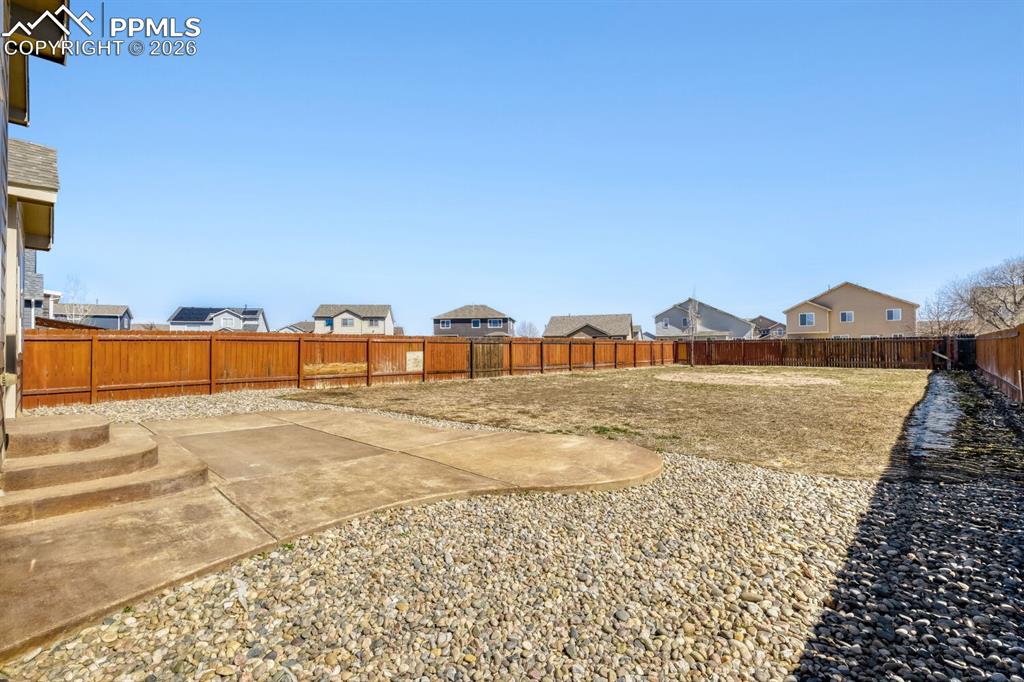 Image 30 of 31: Yard