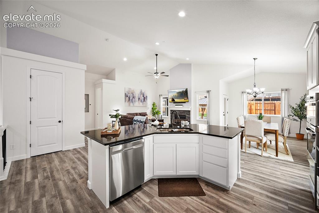 Image 11 of 36: Kitchen