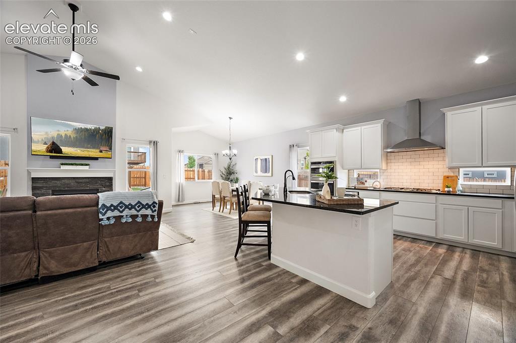 Image 5 of 36: Open Concept