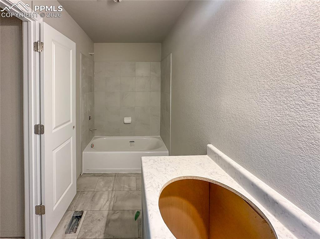 Image 11 of 15: Bathroom