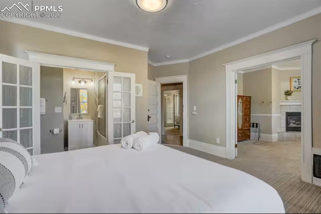 Image 13 of 50: Bedroom