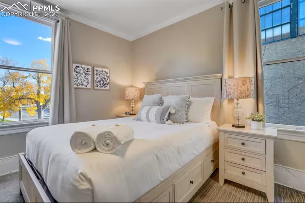 Image 14 of 50: Bedroom