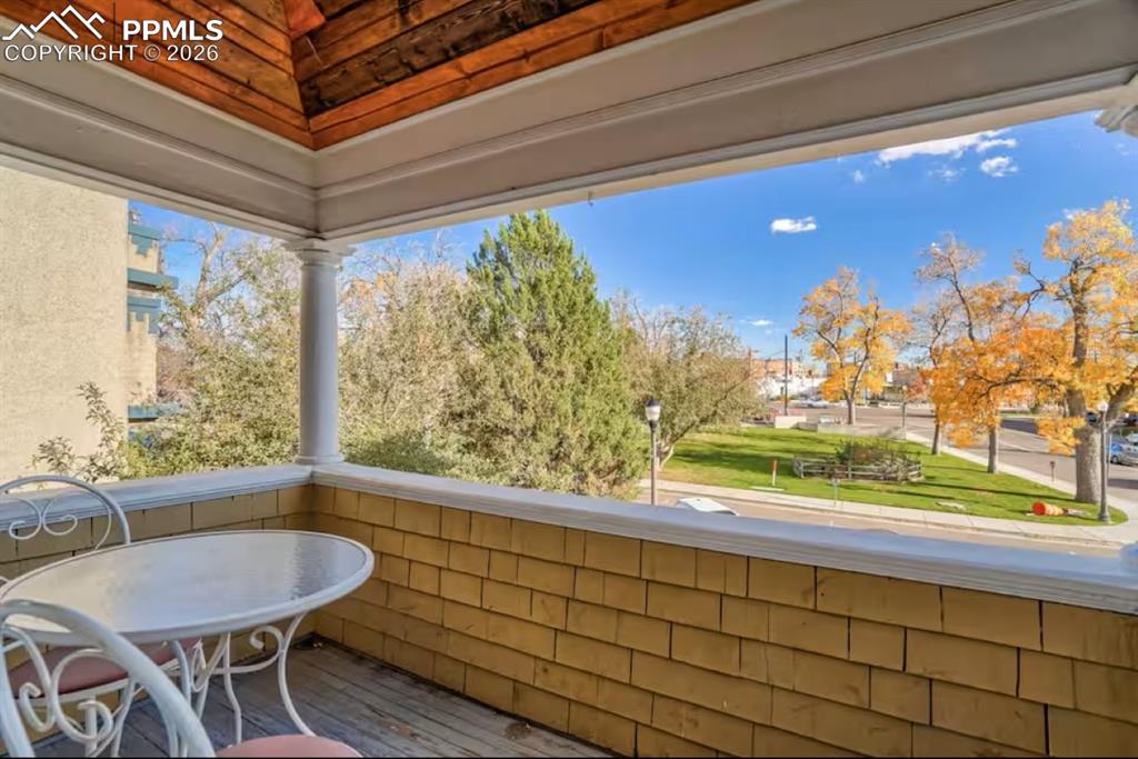 Image 16 of 50: Balcony