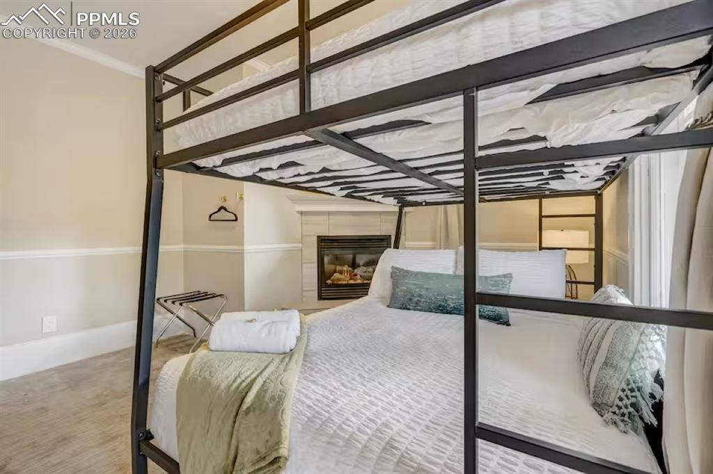 Image 17 of 50: Bedroom