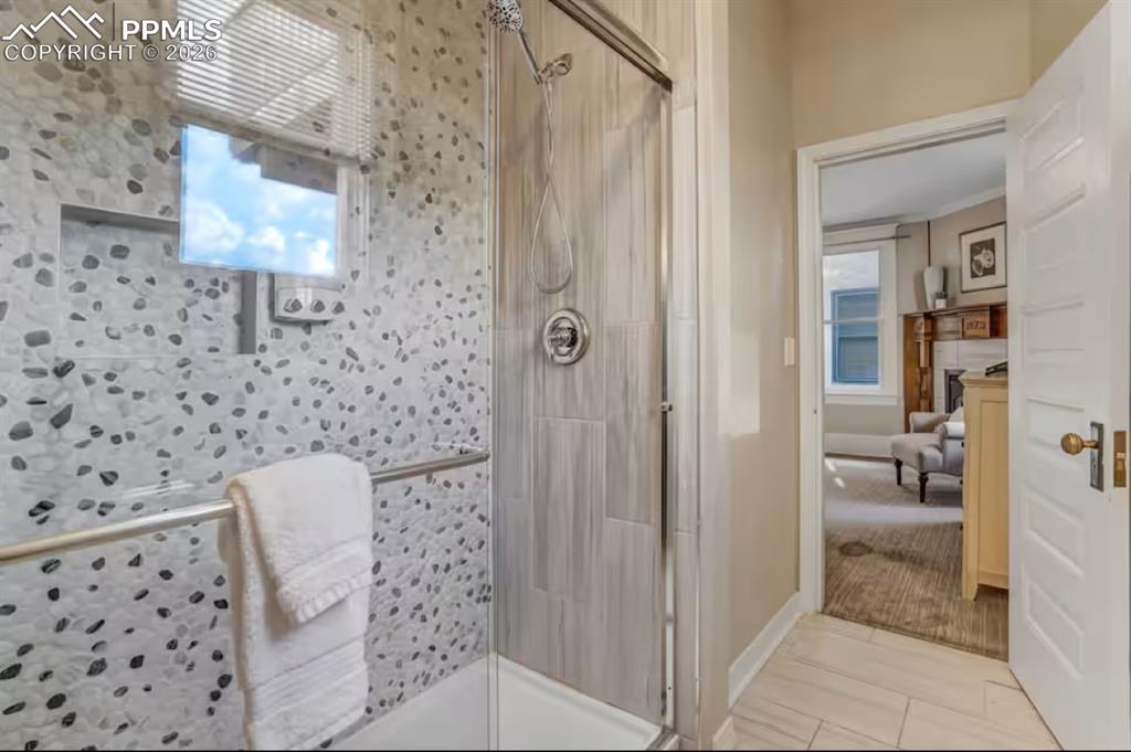 Image 24 of 50: Bathroom