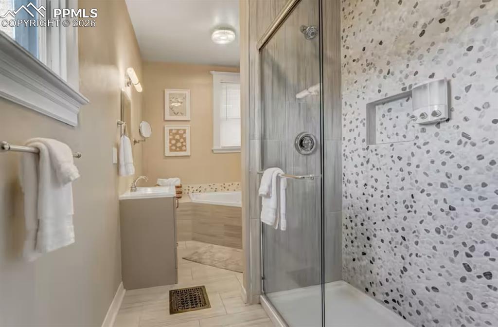 Image 26 of 50: Bathroom