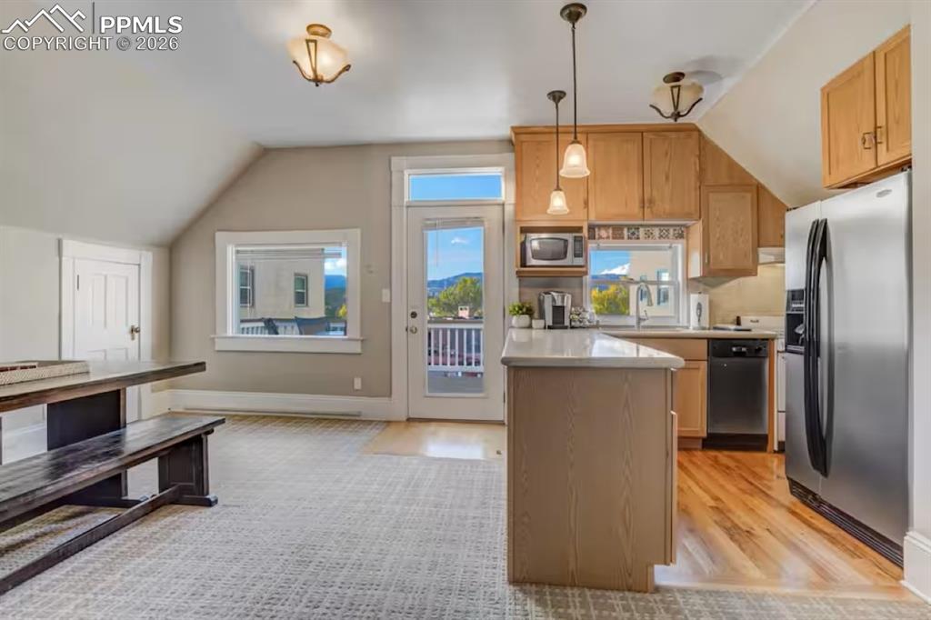 Image 31 of 50: Kitchen