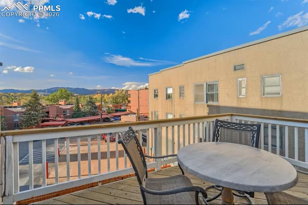 Image 32 of 50: Deck