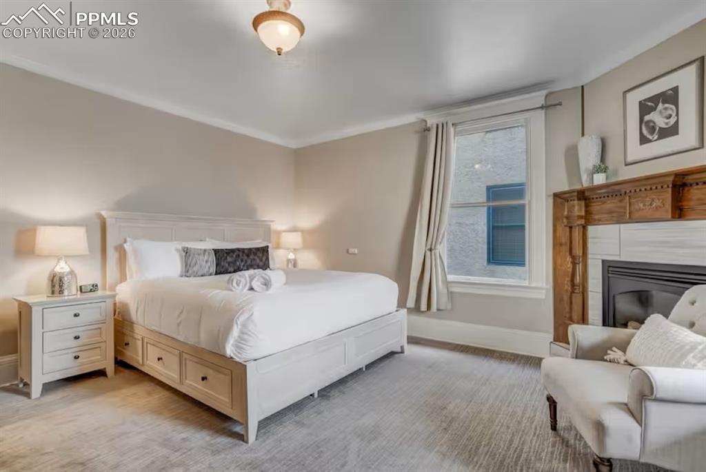 Image 39 of 50: Bedroom