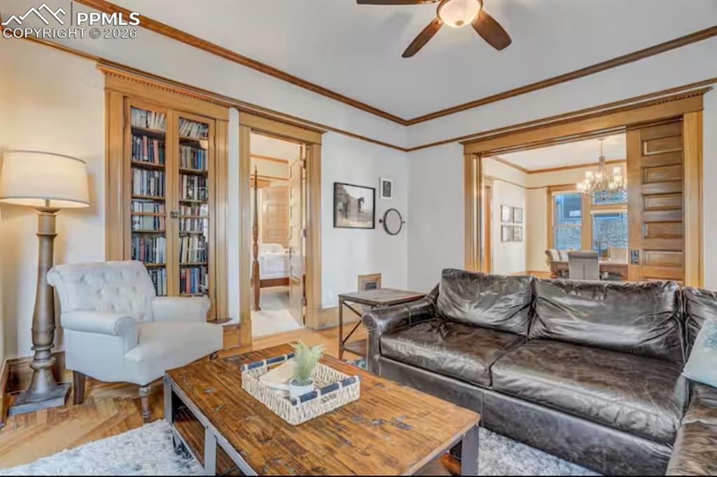 Image 7 of 50: Living Room