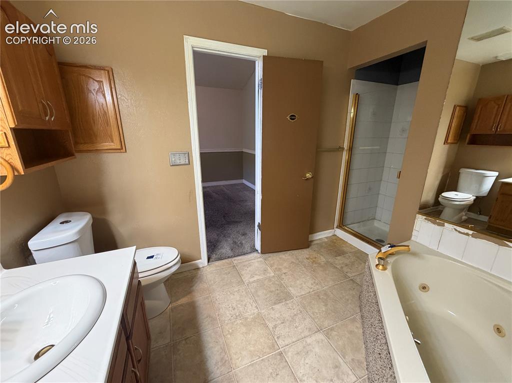 Image 12 of 25: Bathroom