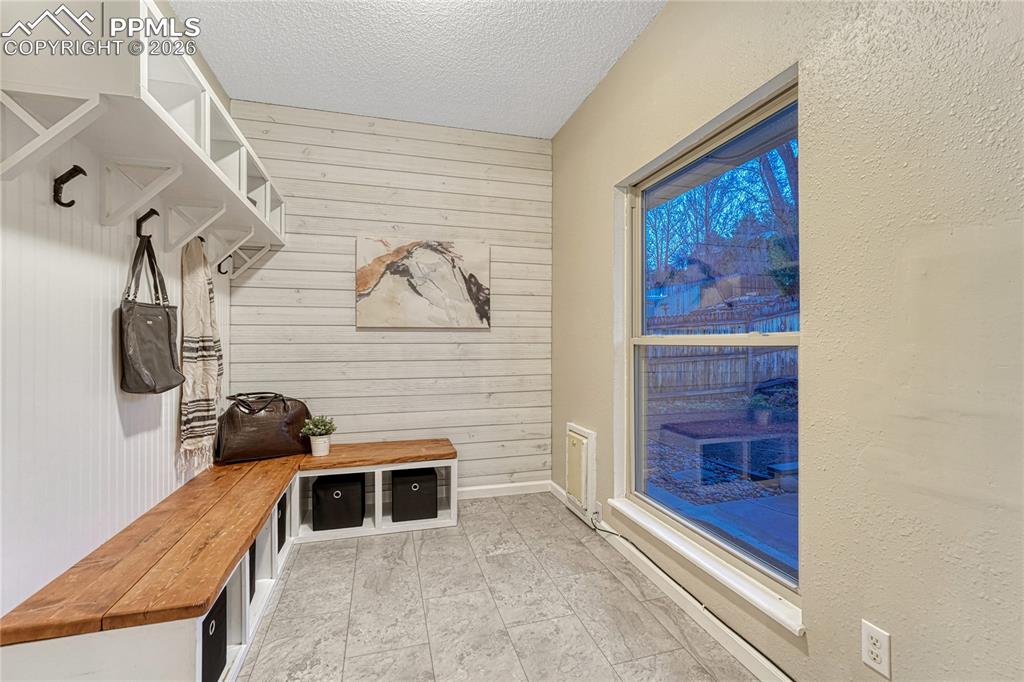 Image 13 of 50: Mud Room