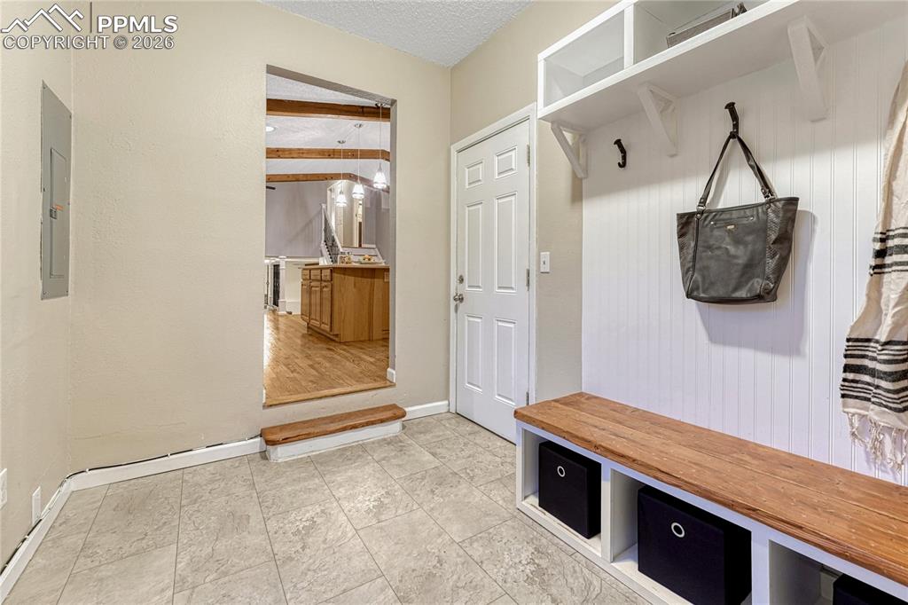 Image 14 of 50: Mud Room