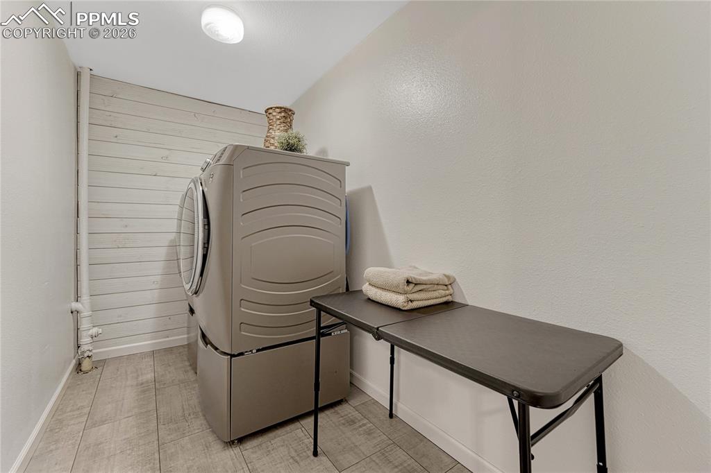 Image 19 of 50: Laundry