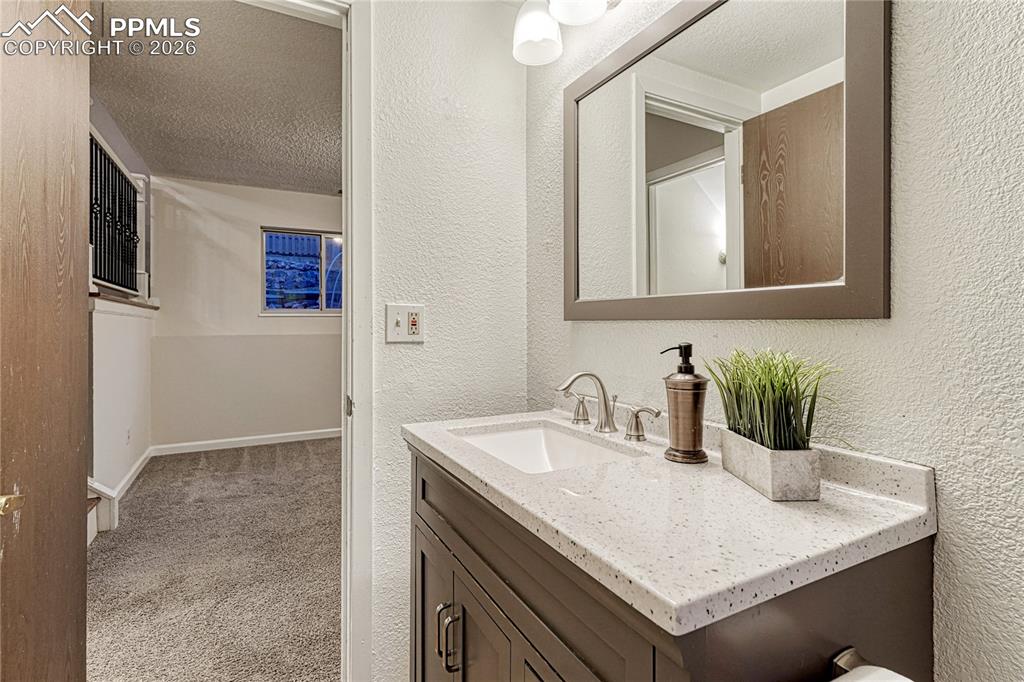 Image 21 of 50: Bathroom