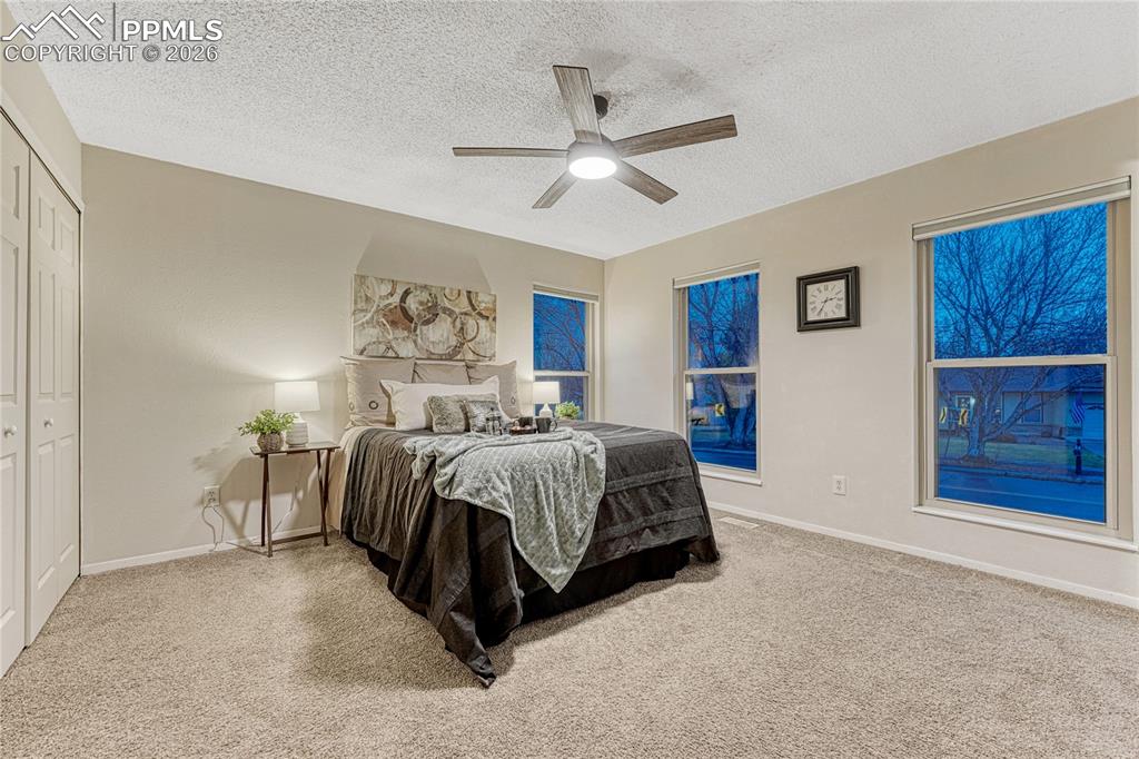 Image 22 of 50: Bedroom