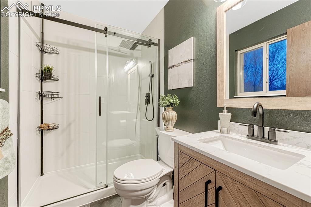 Image 24 of 50: Bathroom