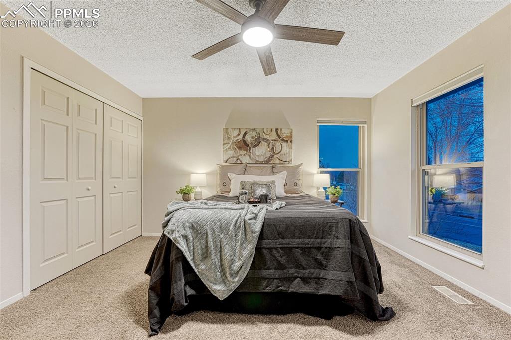 Image 25 of 50: Bedroom