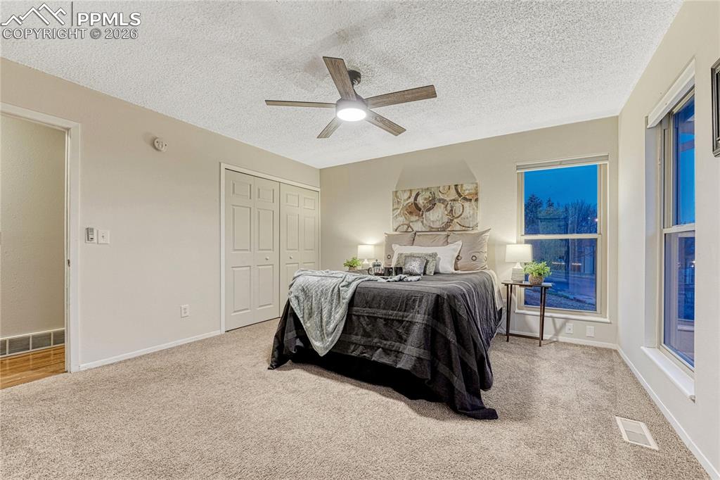 Image 26 of 50: Bedroom