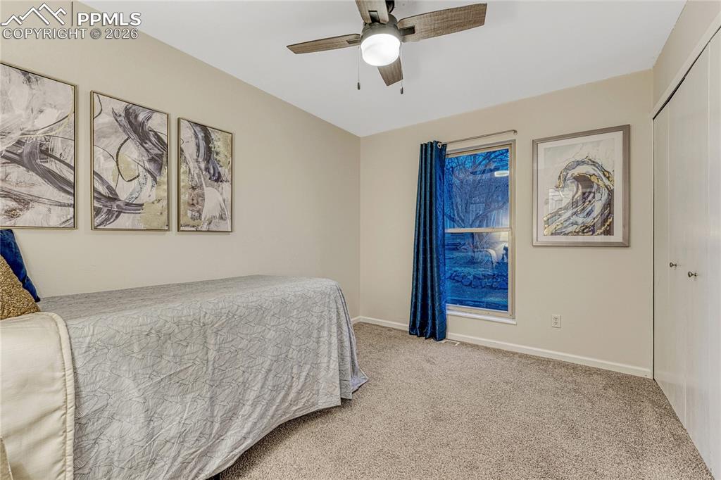 Image 29 of 50: Bedroom