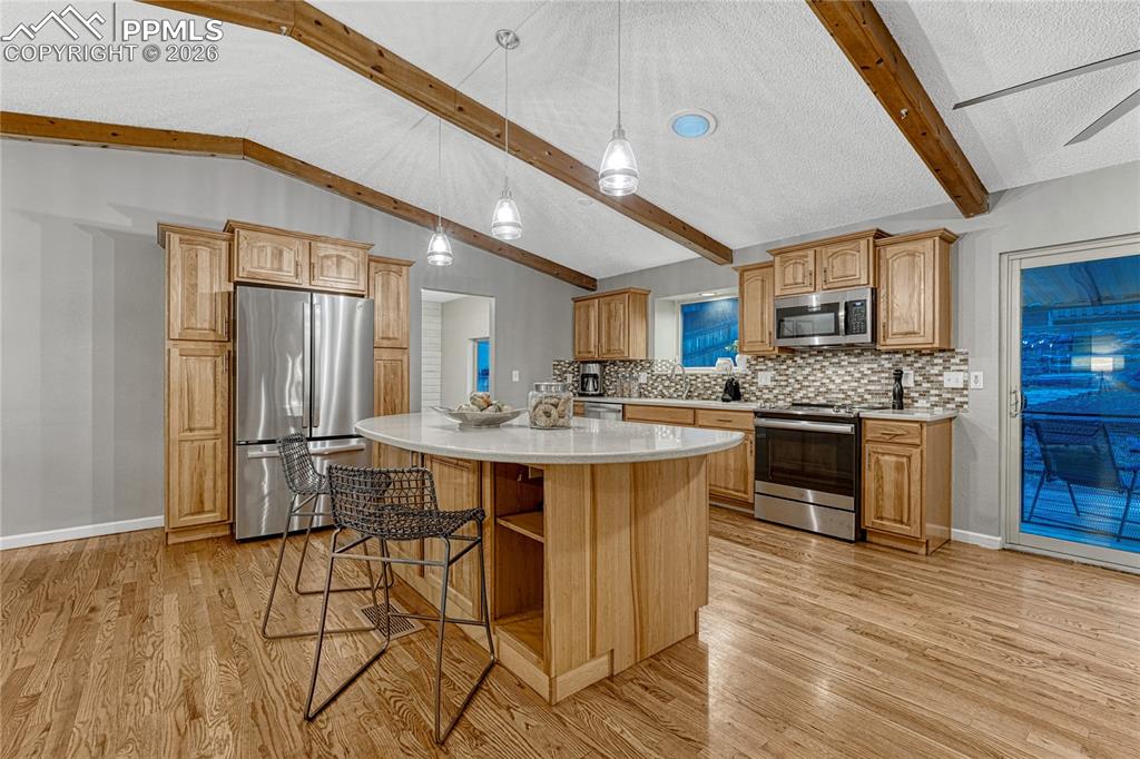 Image 4 of 50: Kitchen