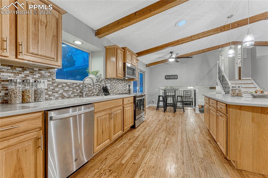 Image 9 of 50: Kitchen