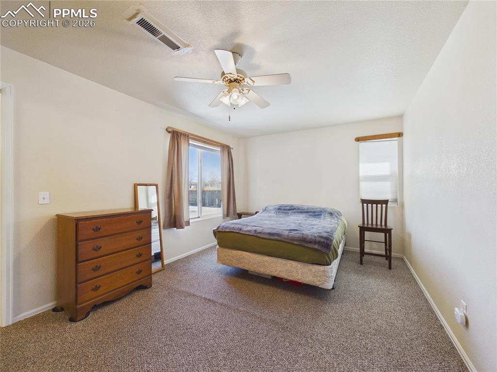 Image 23 of 41: Bedroom