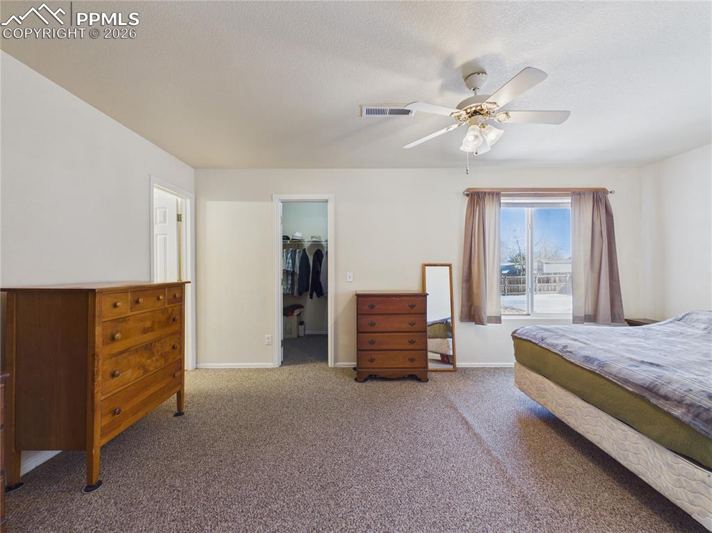 Image 25 of 41: Bedroom