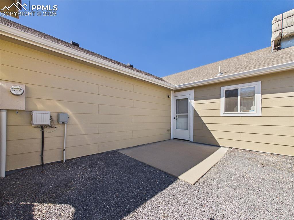 Image 31 of 41: Entry