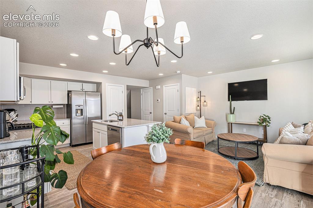 Image 10 of 21: Dining Area