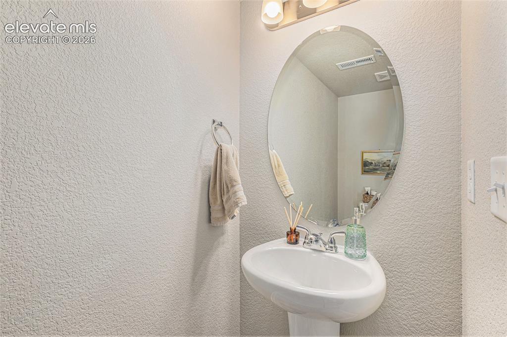 Image 11 of 21: Bathroom