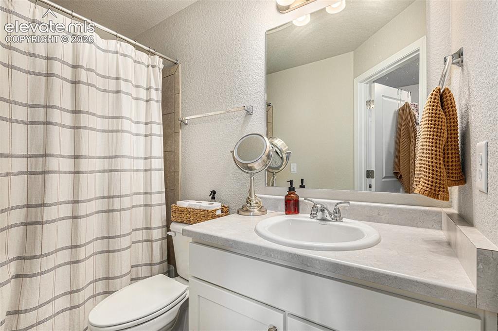 Image 15 of 21: Bathroom