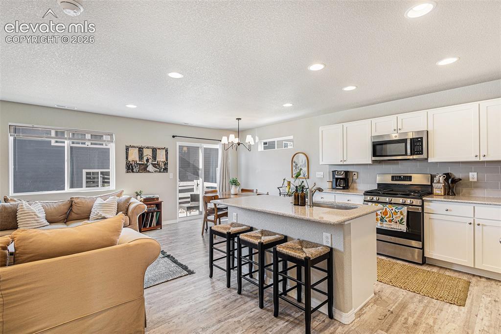 Image 7 of 21: Kitchen