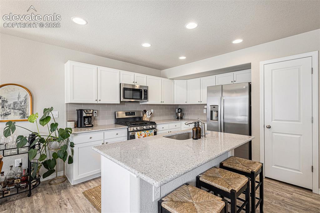 Image 8 of 21: Kitchen