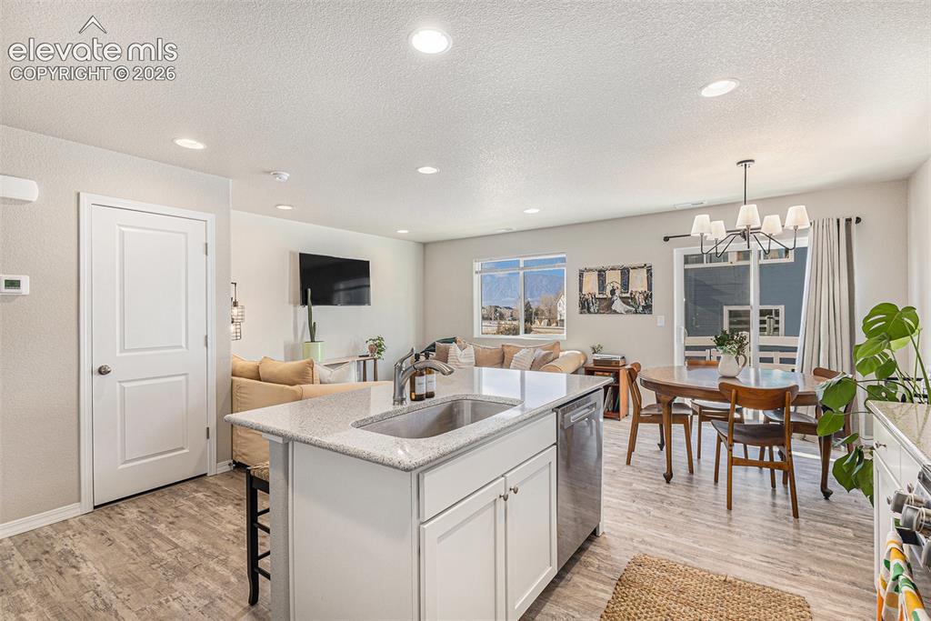 Image 9 of 21: Kitchen