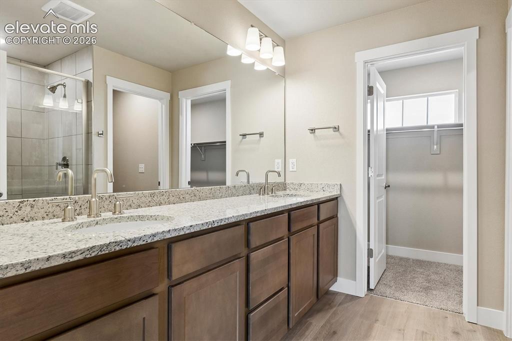Image 15 of 22: Bathroom