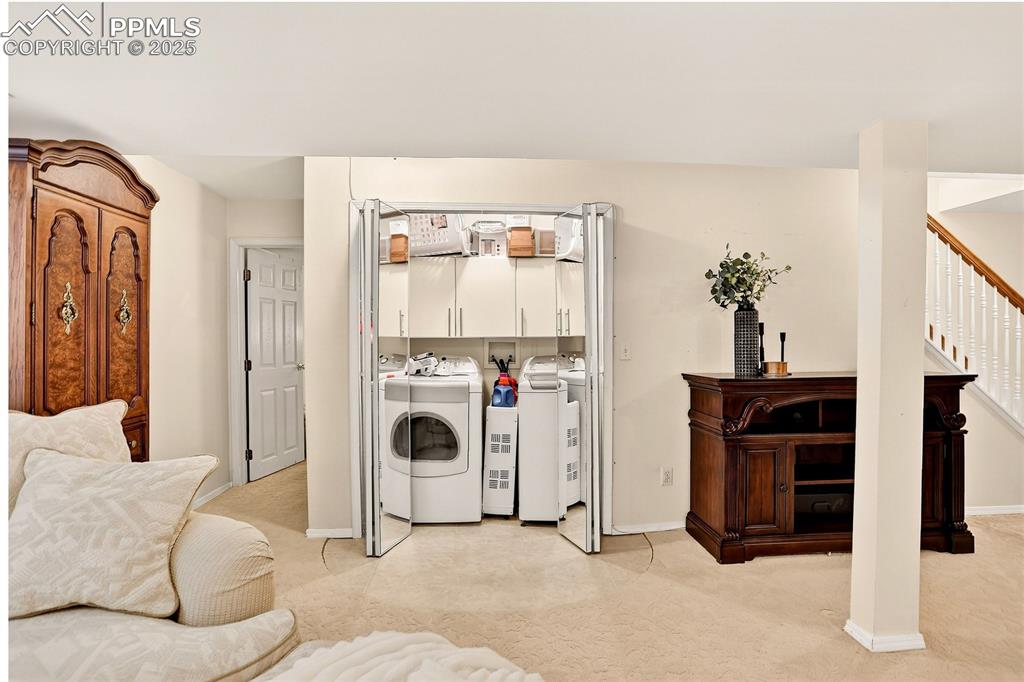 Image 18 of 21: Laundry area