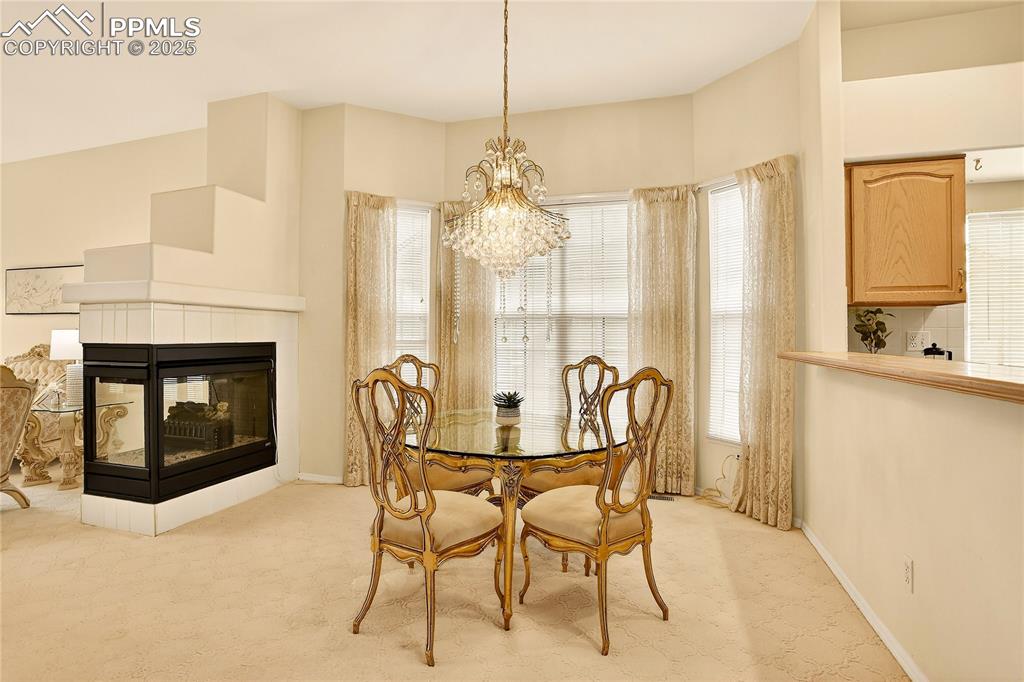 Image 6 of 21: Dining room