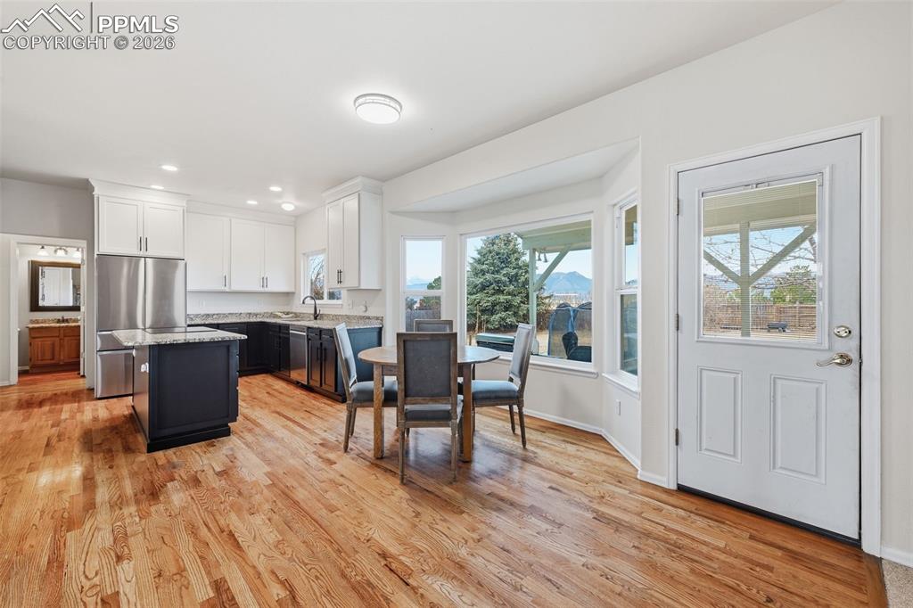 Image 14 of 50: Kitchen