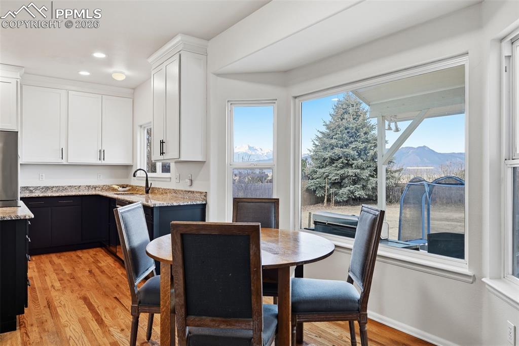 Image 15 of 50: Dining Area